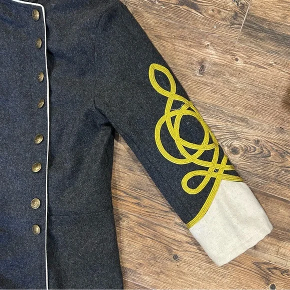 Men's Gray Double-Breasted Coat with Gold Accents - Picture 3 of 8